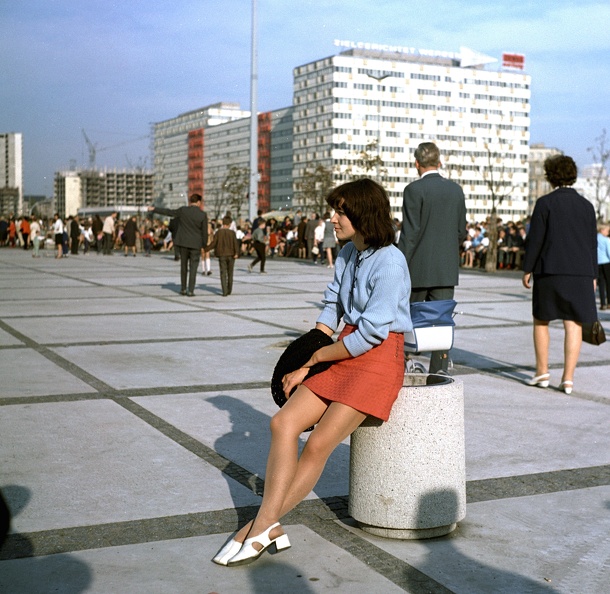 Ein seltener Blick in die Vergangenheit der DDR auf den noch im Aufbau befindlichen Alexanderplatz um 1970.
DPA Bild 40124906 2013-04-17 um 14-28-03.jpg