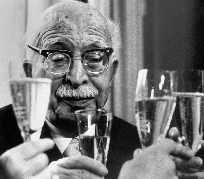 Arnold Zweig an seinem 80. Geburtstag, November 1967.
DPA Bild 114042009 S 39 Arnold Zweig 1967-11-10 um 00-00-00.jpg