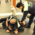 20121107 Alex U-Bahn Wachschutz will Obdachlosen aus der U-Bahn entfernen 2